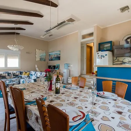 別荘 Nostalgija Brgulje