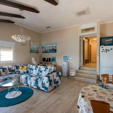 別荘 Nostalgija Brgulje